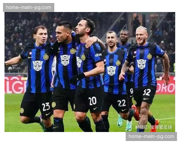 国际米兰乘机抵达巴塞罗那,劳塔罗随队出征 国际米兰乘机抵达巴塞罗那,劳塔罗随队出征