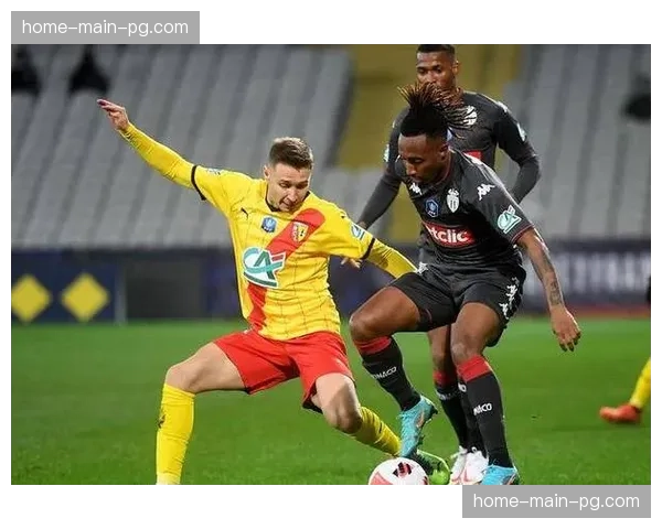 马赛2-1逆转朗斯,数据揭示主队下半场压迫强度显著提升